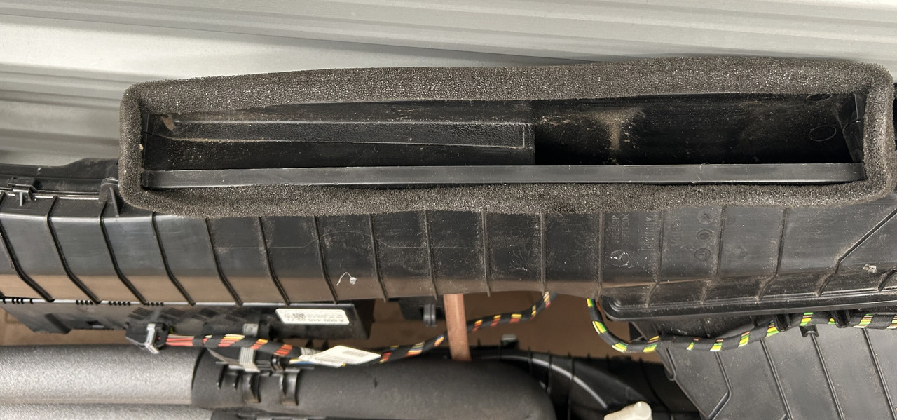 MERCEDES ACTROS MP4 PARKING AIR CONDITIONING - A/C part: picture 5 MERCEDES ACTROS MP4 PARKING AIR CONDITIONING - A/C part: picture 5