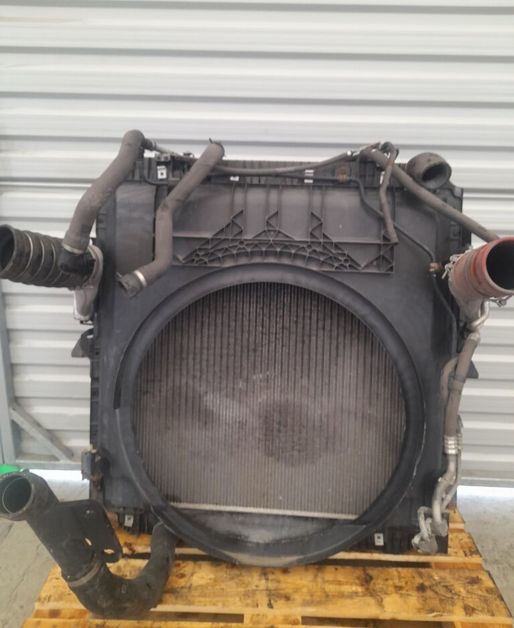 Mercedes-Benz ACTROS MP4 A9605003601 /A9605000002   Mercedes-Benz truck - Radiator for Truck: picture 1 Mercedes-Benz ACTROS MP4 A9605003601 /A9605000002   Mercedes-Benz truck - Radiator for Truck: picture 1