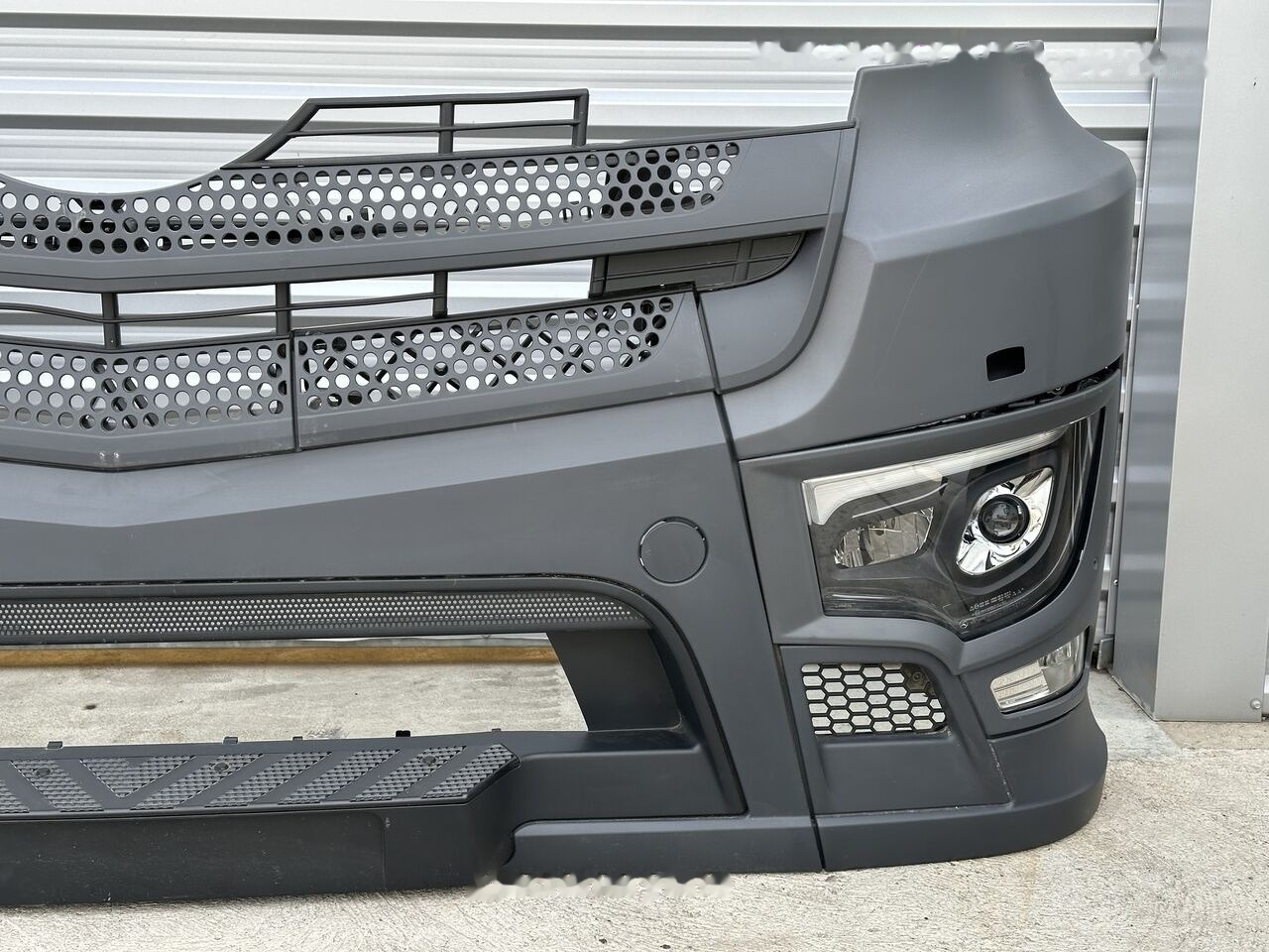 Mercedes-Benz ACTROS MP4 MP5 A9618203159 A9618203059 Mercedes-Benz A 9608801690 A9618203159 A9618203059 - Bumper for Truck: picture 4 Mercedes-Benz ACTROS MP4 MP5 A9618203159 A9618203059 Mercedes-Benz A 9608801690 A9618203159 A9618203059 - Bumper for Truck: picture 4