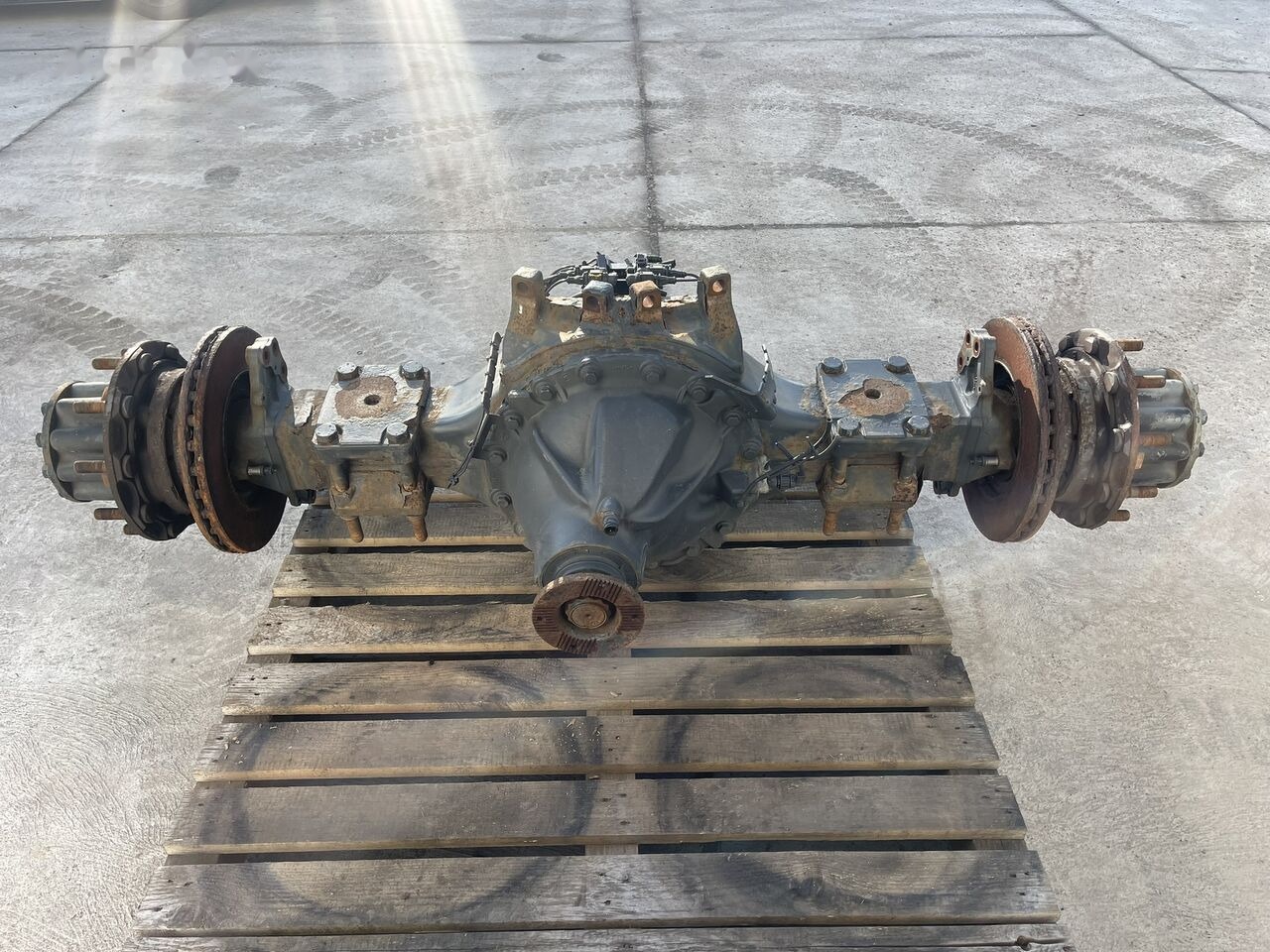 Mercedes-Benz R440-13 2.411 Mercedes-Benz ACTROS MP4 truck - Rear axle for Truck: picture 2 Mercedes-Benz R440-13 2.411 Mercedes-Benz ACTROS MP4 truck - Rear axle for Truck: picture 2