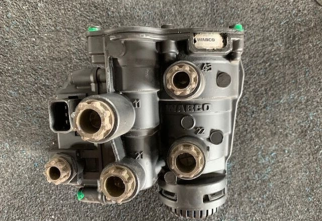 WABCO   DAF XF 106 truck - Brake valve for Truck: picture 1 WABCO   DAF XF 106 truck - Brake valve for Truck: picture 1