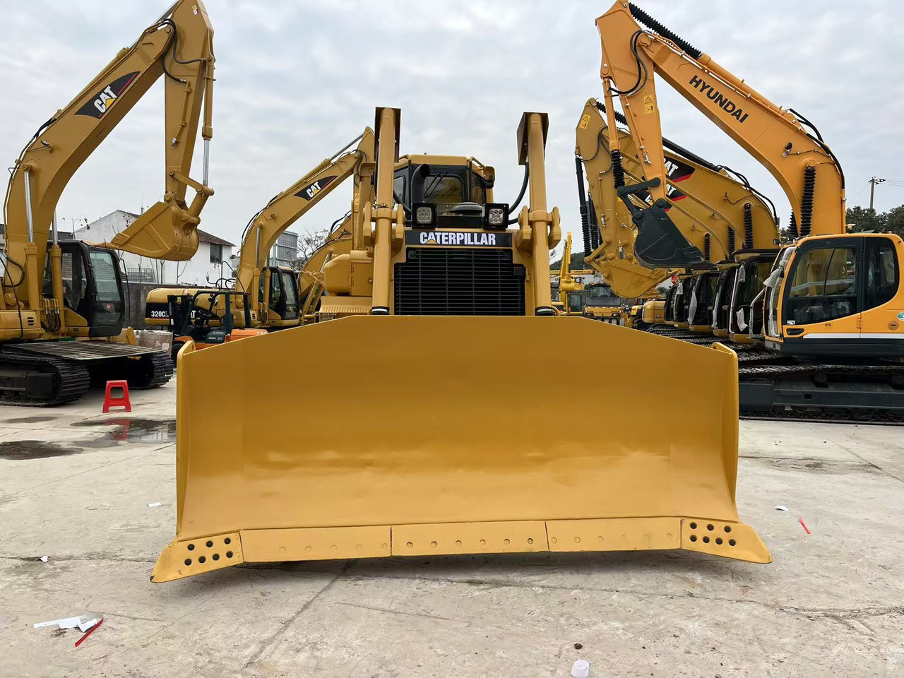 CATERPILLAR Used Bulldozer CAT D8R for Mining & Construction Projects - Bulldozer: picture 2 CATERPILLAR Used Bulldozer CAT D8R for Mining & Construction Projects - Bulldozer: picture 2