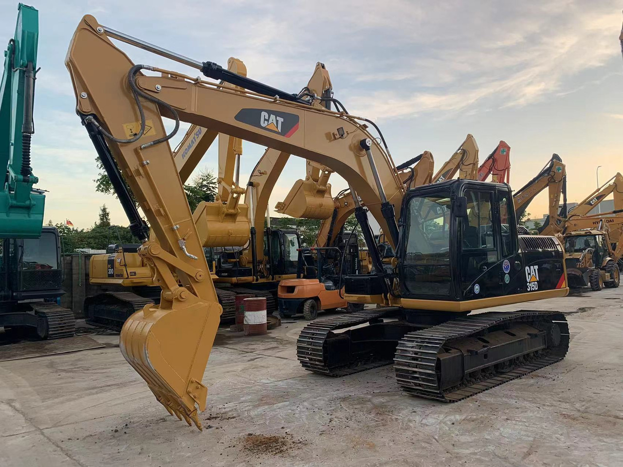 CATERPILLAR Used Excavator CAT 315D 91 kW (122 HP) C4.2 ACERT Engine, 0.8 m³ Bucket, 17,450 kg Operating Weight & Dimensions - Crawler excavator: picture 1 CATERPILLAR Used Excavator CAT 315D 91 kW (122 HP) C4.2 ACERT Engine, 0.8 m³ Bucket, 17,450 kg Operating Weight & Dimensions - Crawler excavator: picture 1