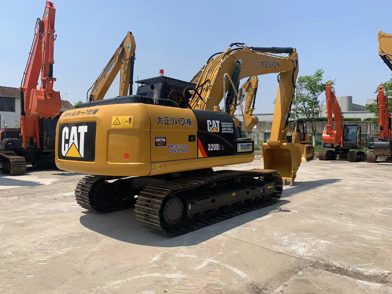 Caterpillar Chain Excavator 320D, 320D2 Made in Japan - Crawler excavator: picture 5 Caterpillar Chain Excavator 320D, 320D2 Made in Japan - Crawler excavator: picture 5