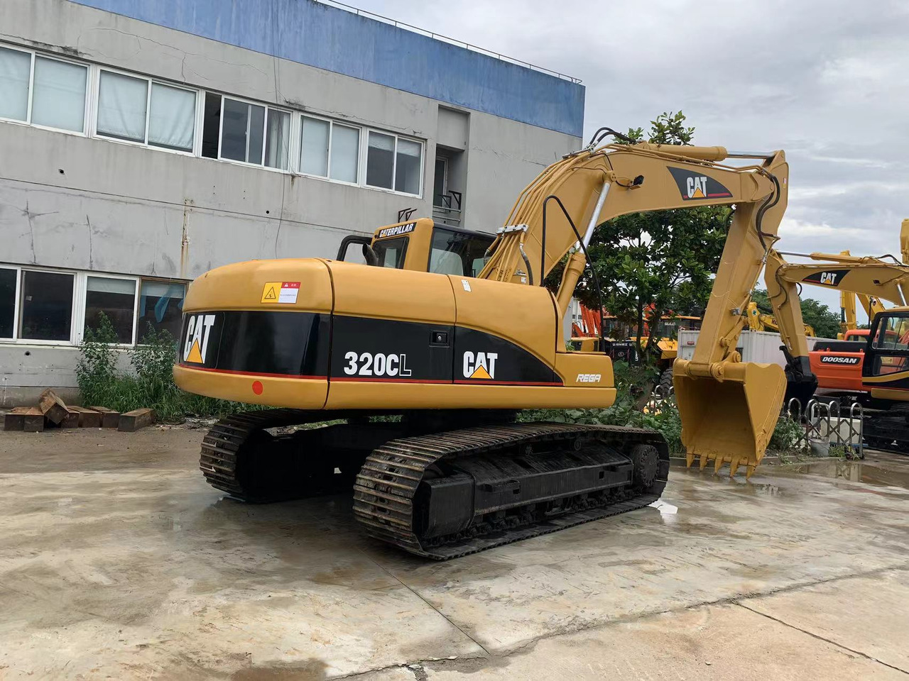 Caterpillar Low-Hour Used CAT 320CL Excavator | 3066T Engine | Negotiable Price for Bulk Order - Crawler excavator: picture 3 Caterpillar Low-Hour Used CAT 320CL Excavator | 3066T Engine | Negotiable Price for Bulk Order - Crawler excavator: picture 3