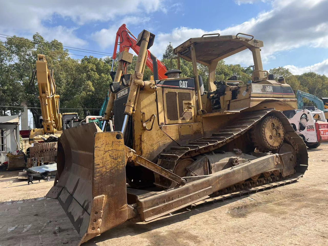 Caterpillar Original Condition CAT D6R bulldozer with Rippers - Bulldozer: picture 4 Caterpillar Original Condition CAT D6R bulldozer with Rippers - Bulldozer: picture 4