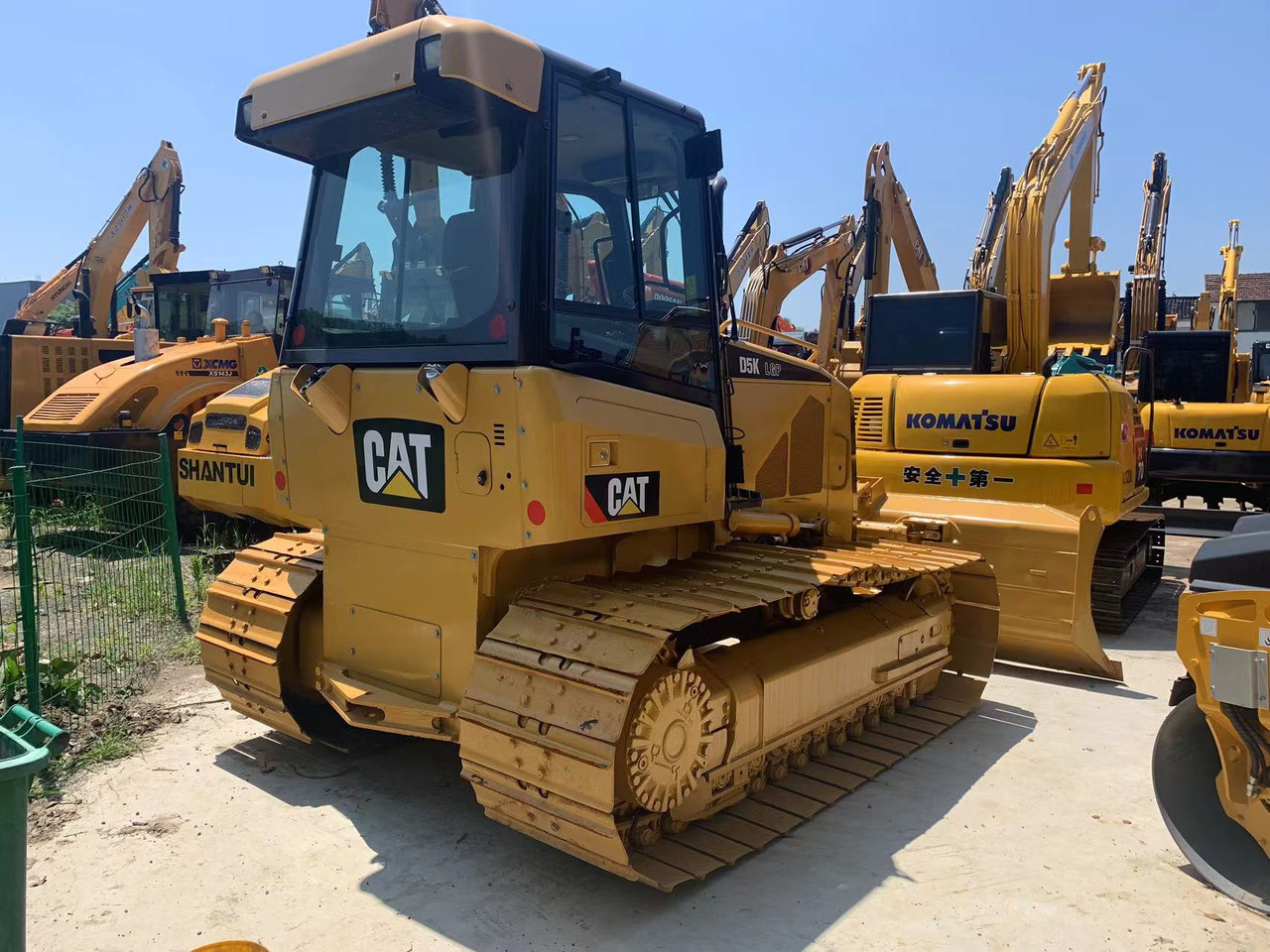 Caterpillar Tracked Tractor CAT D5K D5G Bulldozer - Bulldozer: picture 3 Caterpillar Tracked Tractor CAT D5K D5G Bulldozer - Bulldozer: picture 3
