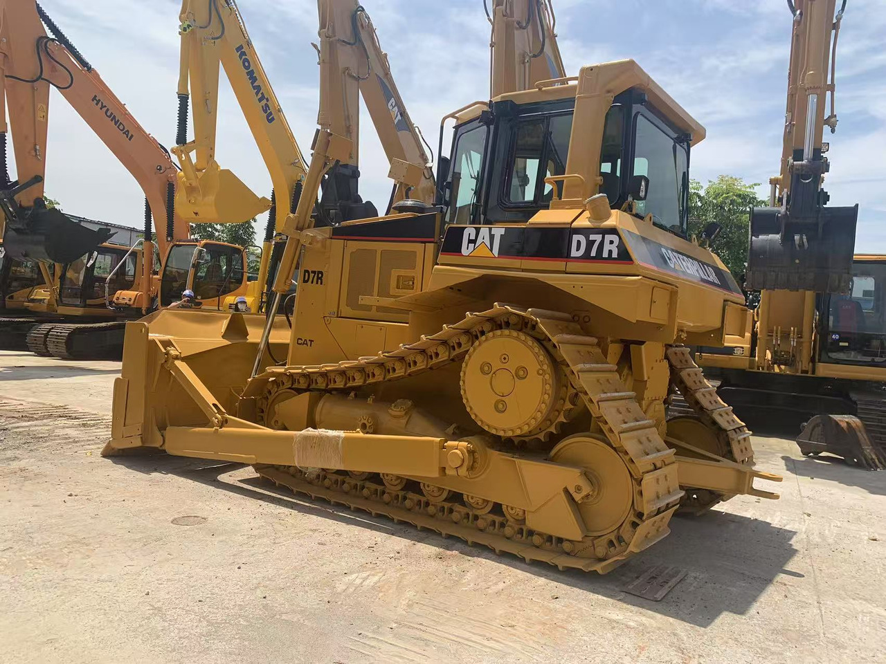 Caterpillar Tracked Tractor CAT D6R, D7R, D8R with Triangle Track - Bulldozer: picture 3 Caterpillar Tracked Tractor CAT D6R, D7R, D8R with Triangle Track - Bulldozer: picture 3