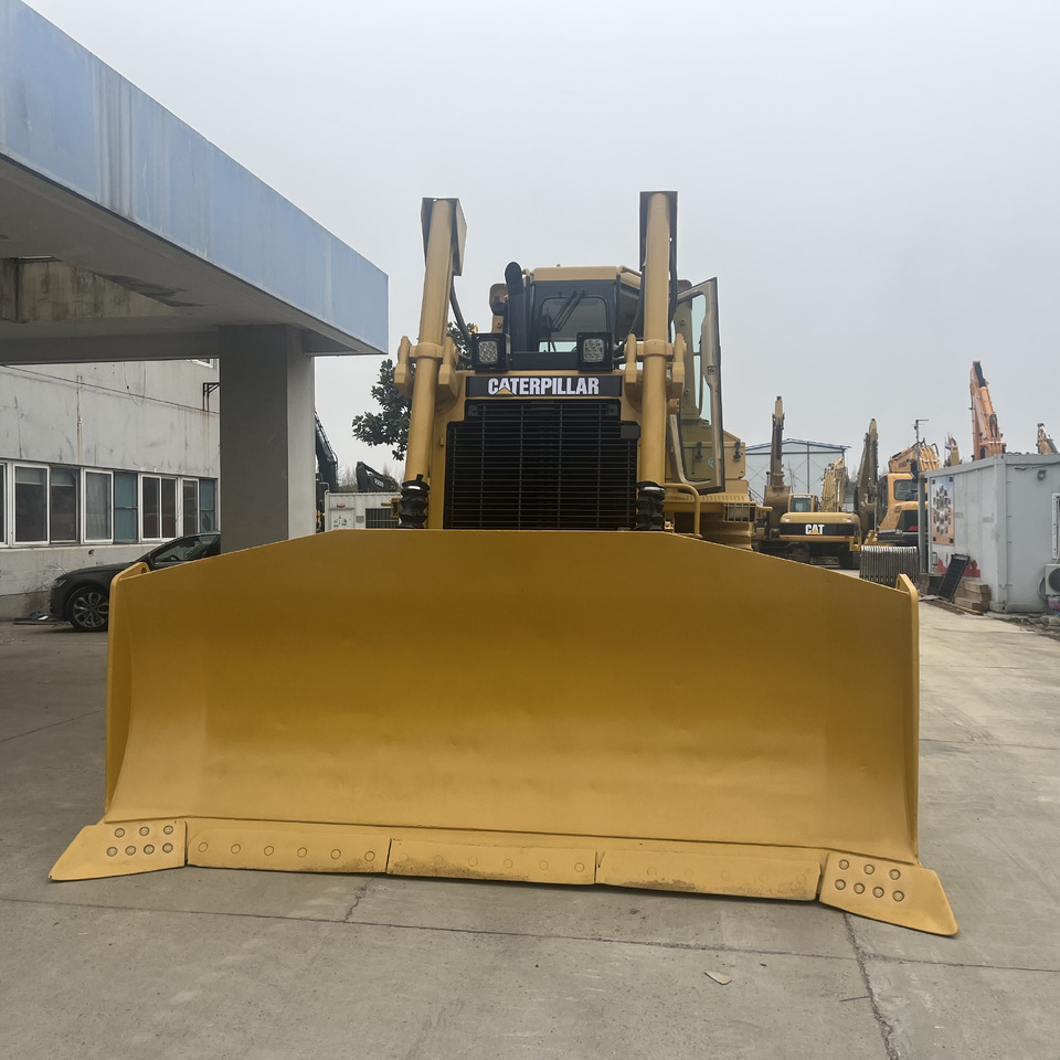 Caterpillar Well-Maintained Used CAT D8R Crawler Bulldozer 300 HP 9.4 m³ Heaped Blade Capacity - Bulldozer: picture 3 Caterpillar Well-Maintained Used CAT D8R Crawler Bulldozer 300 HP 9.4 m³ Heaped Blade Capacity - Bulldozer: picture 3