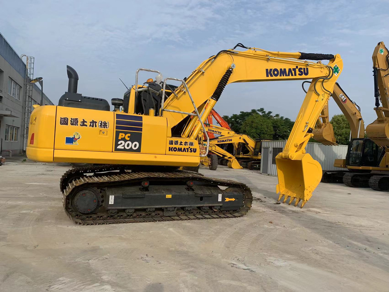 Komatsu 20 ton Excavator PC200-7, PC200-8 with Hydraulic Hammer - Crawler excavator: picture 2 Komatsu 20 ton Excavator PC200-7, PC200-8 with Hydraulic Hammer - Crawler excavator: picture 2