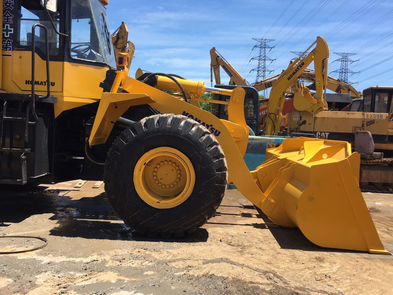 Komatsu WA380-3 Wheel Loader Komatsu 17.6 Ton SAA6D114E-1 190hp Construction Loader - Wheel loader: picture 2 Komatsu WA380-3 Wheel Loader Komatsu 17.6 Ton SAA6D114E-1 190hp Construction Loader - Wheel loader: picture 2