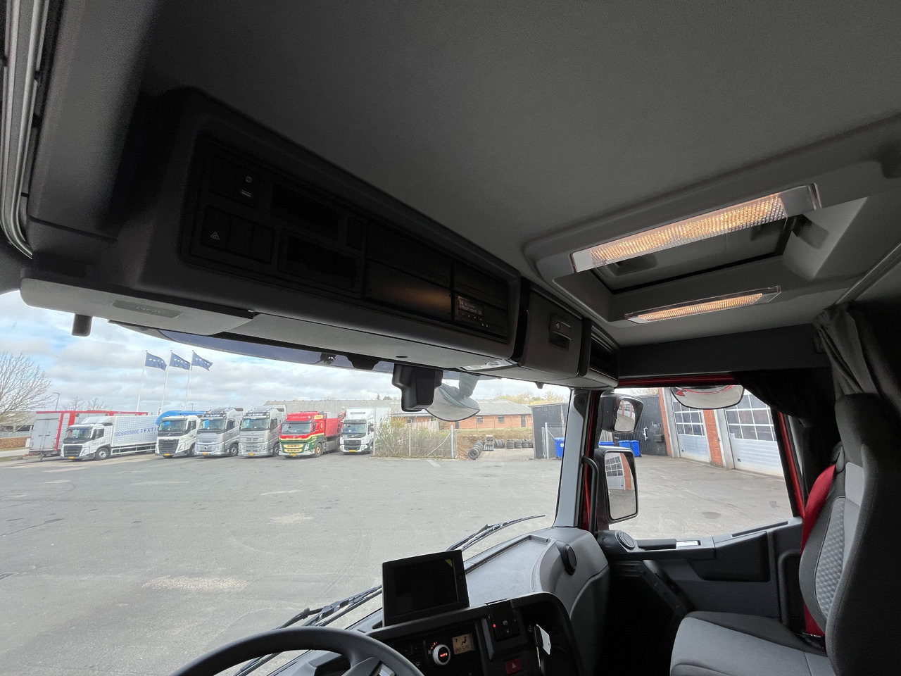 Hook lift truck Renault C 520 8x2: picture 9