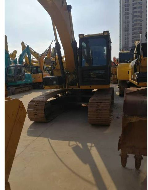 Crawler excavator 2018 Caterpillar 320D: picture 15