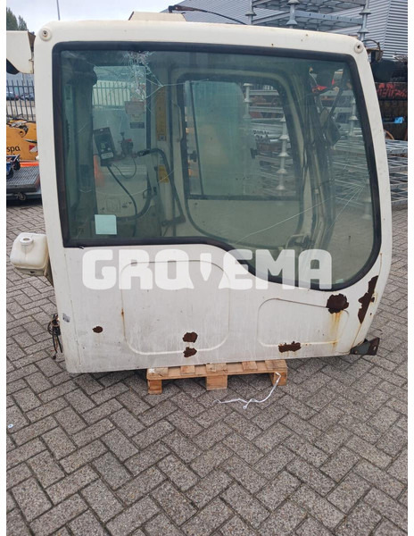 Liebherr A904C Li - Cab and interior: picture 1 Liebherr A904C Li - Cab and interior: picture 1