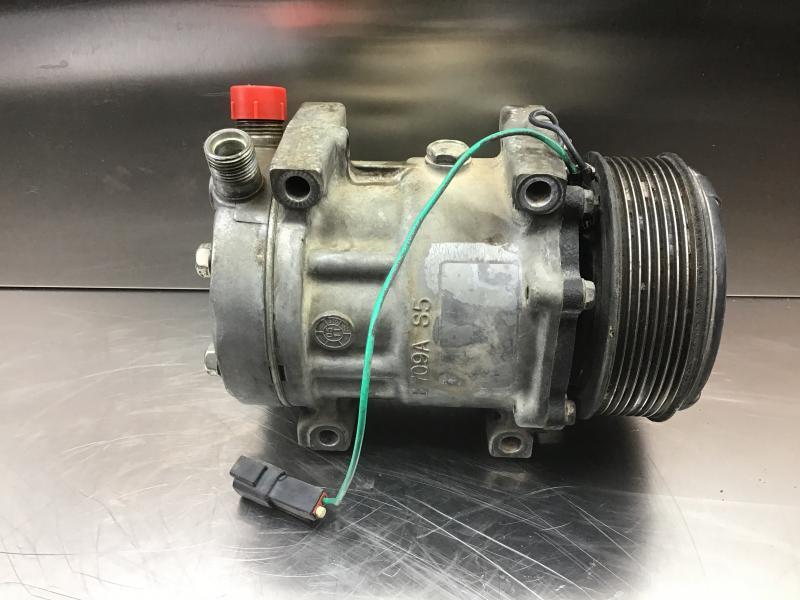 AC compressor for Construction machinery Liebherr Airco Compressor: picture 1