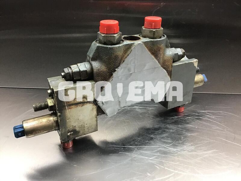 Liebherr Control Block - Hydraulics: picture 1 Liebherr Control Block - Hydraulics: picture 1