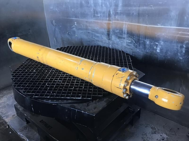 Liebherr Cylinder - Hydraulic cylinder: picture 1 Liebherr Cylinder - Hydraulic cylinder: picture 1