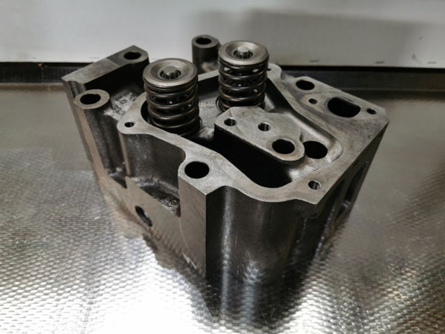Liebherr Cylinderhead Rebuild - Cylinder block: picture 1 Liebherr Cylinderhead Rebuild - Cylinder block: picture 1