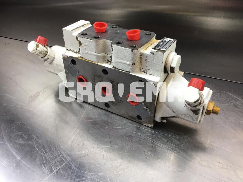 Liebherr Directional Control Valve - Hydraulics: picture 2 Liebherr Directional Control Valve - Hydraulics: picture 2