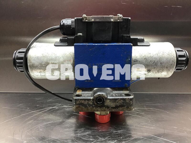Liebherr Directional Control Valve - Hydraulics: picture 1 Liebherr Directional Control Valve - Hydraulics: picture 1