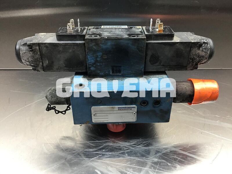 Liebherr Directional Control Valve - Hydraulics: picture 1 Liebherr Directional Control Valve - Hydraulics: picture 1