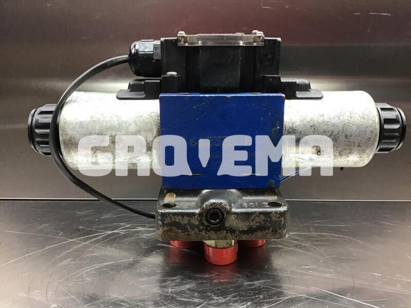 Liebherr Directional Control Valve - Hydraulics: picture 2 Liebherr Directional Control Valve - Hydraulics: picture 2