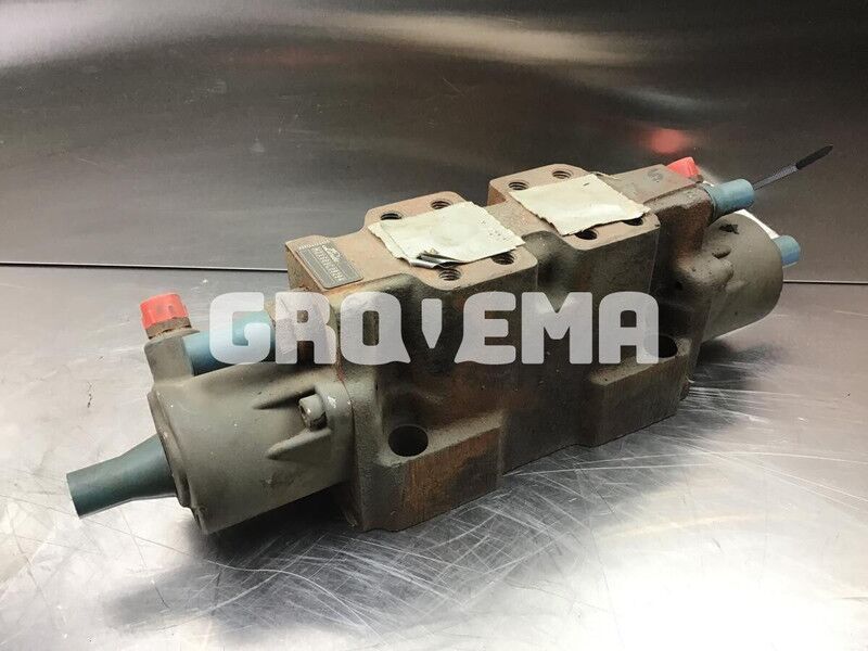 Liebherr Directional Control Valve - Valve: picture 1 Liebherr Directional Control Valve - Valve: picture 1