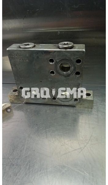 Liebherr Distributor Block - Hydraulics: picture 1 Liebherr Distributor Block - Hydraulics: picture 1