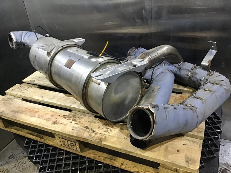 Liebherr Exhaust - Muffler: picture 3 Liebherr Exhaust - Muffler: picture 3