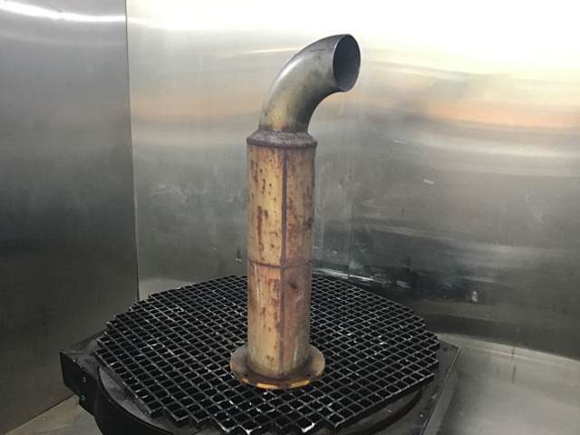 Liebherr Exhaust Silencer - Exhaust pipe: picture 1 Liebherr Exhaust Silencer - Exhaust pipe: picture 1
