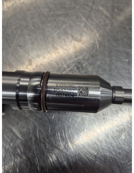 Liebherr High Pressure connector - Engine and parts: picture 3 Liebherr High Pressure connector - Engine and parts: picture 3