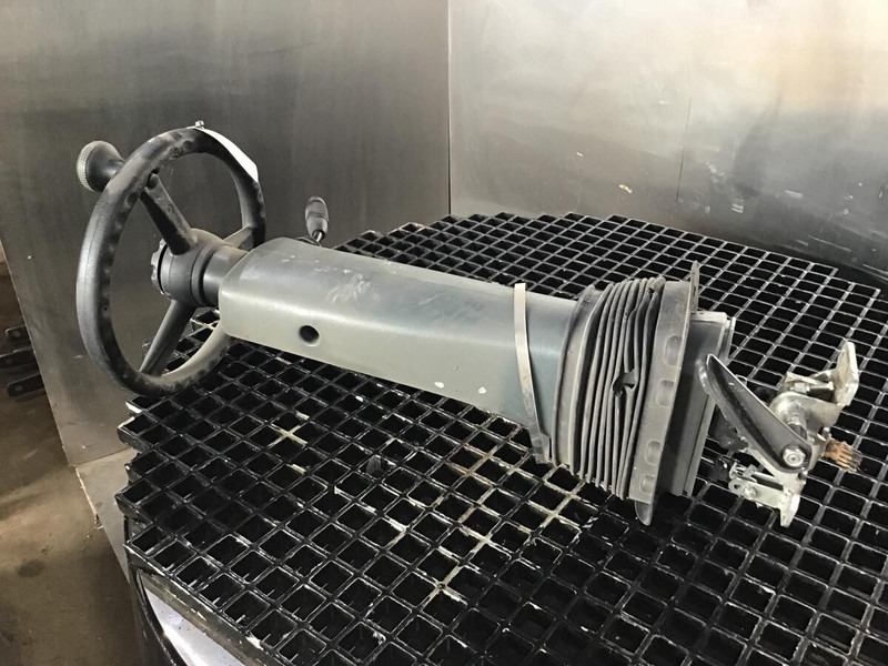 Liebherr L524 - Steering column: picture 1 Liebherr L524 - Steering column: picture 1