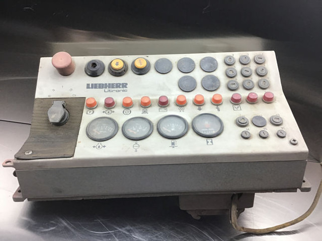 Dashboard Liebherr LR632: picture 1