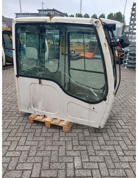 Liebherr - Cab and interior: picture 1 Liebherr - Cab and interior: picture 1