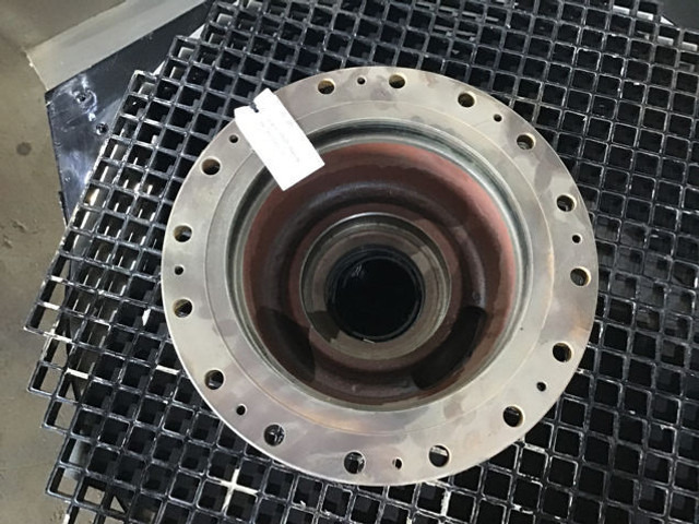 Liebherr Output Shaft Housing - Hydraulics: picture 3 Liebherr Output Shaft Housing - Hydraulics: picture 3