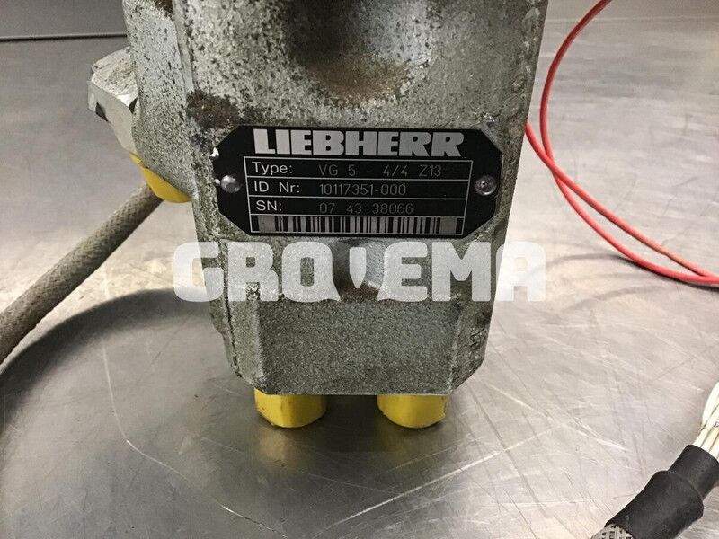 Liebherr Pilot Control Unit - Hydraulics: picture 2 Liebherr Pilot Control Unit - Hydraulics: picture 2