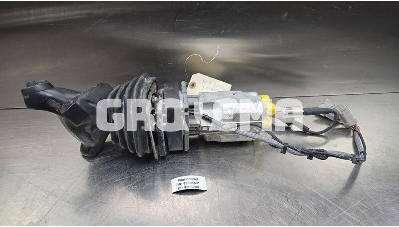 Liebherr Pilot control unit - Hydraulics: picture 1 Liebherr Pilot control unit - Hydraulics: picture 1