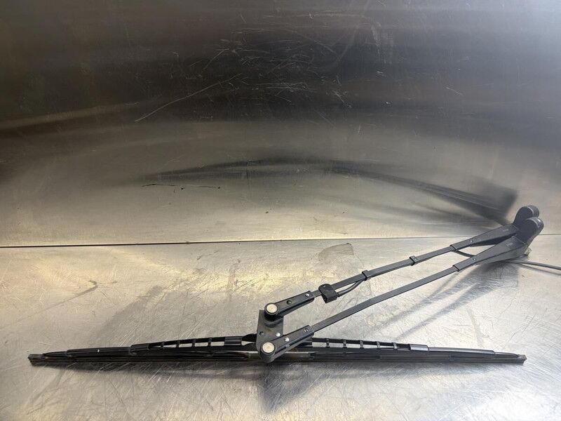 Liebherr R926 COMP - Wiper: picture 1 Liebherr R926 COMP - Wiper: picture 1