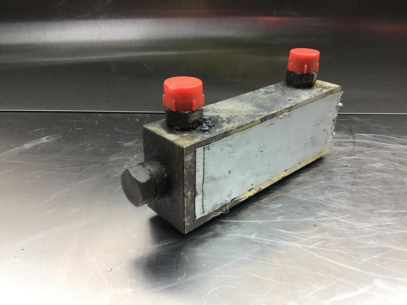 Liebherr Safety Valve - Engine and parts: picture 1 Liebherr Safety Valve - Engine and parts: picture 1