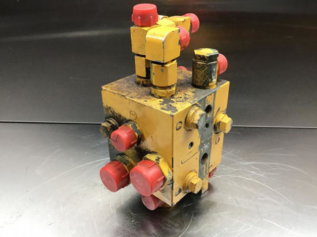Liebherr Valve Distribution Block - Hydraulics: picture 4 Liebherr Valve Distribution Block - Hydraulics: picture 4