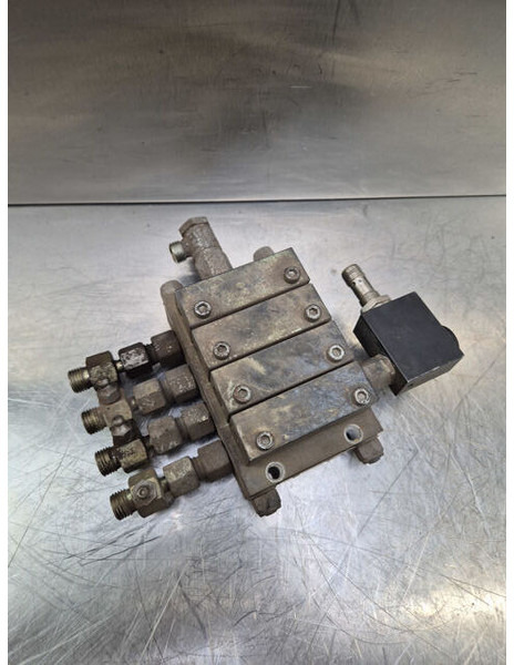 Liebherr Valve Distribution Block - Hydraulics: picture 4 Liebherr Valve Distribution Block - Hydraulics: picture 4