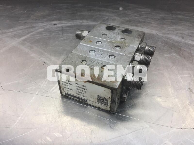 Liebherr Valve Distribution Block - Hydraulics: picture 1 Liebherr Valve Distribution Block - Hydraulics: picture 1