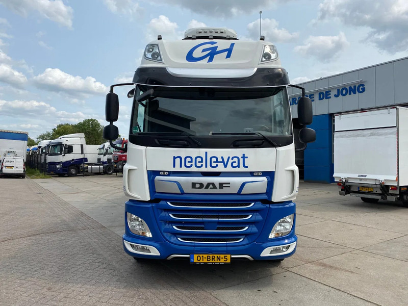 DAF CF 370 SSC / 6x2/4 / Boorden / Stand Airco - Curtain side truck: picture 2 DAF CF 370 SSC / 6x2/4 / Boorden / Stand Airco - Curtain side truck: picture 2