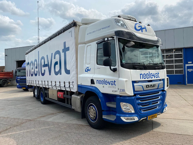 DAF CF 370 SSC / 6x2/4 / Boorden / Stand Airco - Curtain side truck: picture 3 DAF CF 370 SSC / 6x2/4 / Boorden / Stand Airco - Curtain side truck: picture 3