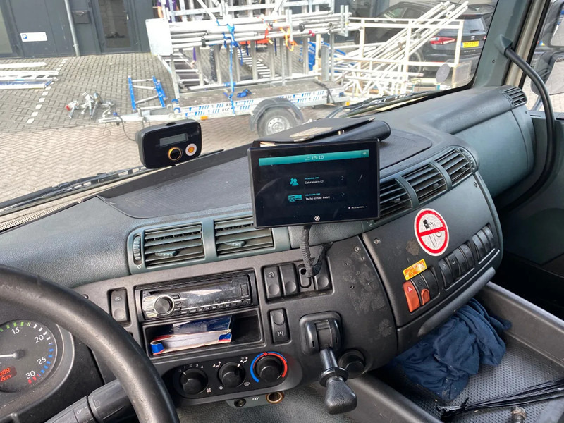 Cab chassis truck DAF CF 75.310 / Manual / Euro 3: picture 11 Cab chassis truck DAF CF 75.310 / Manual / Euro 3: picture 11