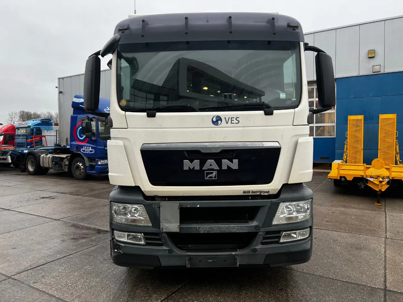MAN TGS 18.320 / ADR / Closed box / Dhollandia - Box truck: picture 2 MAN TGS 18.320 / ADR / Closed box / Dhollandia - Box truck: picture 2