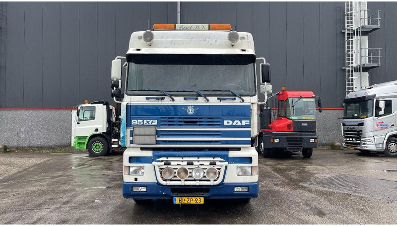 DAF XF 380 Manual HOLLAND TRUCK (from first owner) - Tractor unit: picture 3 DAF XF 380 Manual HOLLAND TRUCK (from first owner) - Tractor unit: picture 3