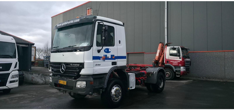 Mercedes-Benz Actros 2044 Manual 4x4 - Tractor unit: picture 1 Mercedes-Benz Actros 2044 Manual 4x4 - Tractor unit: picture 1