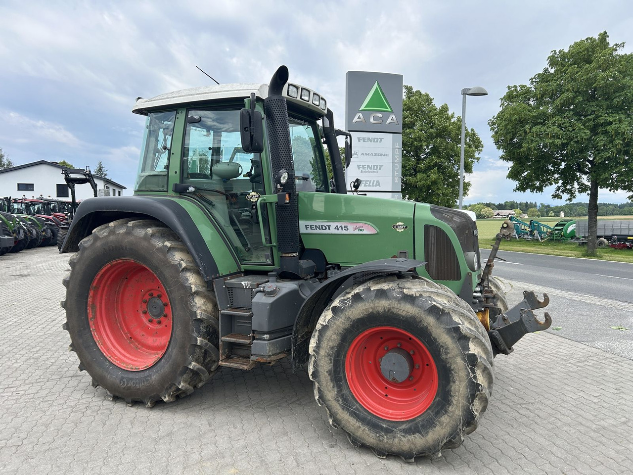 Fendt 411 Vario - Farm tractor: picture 1 Fendt 411 Vario - Farm tractor: picture 1