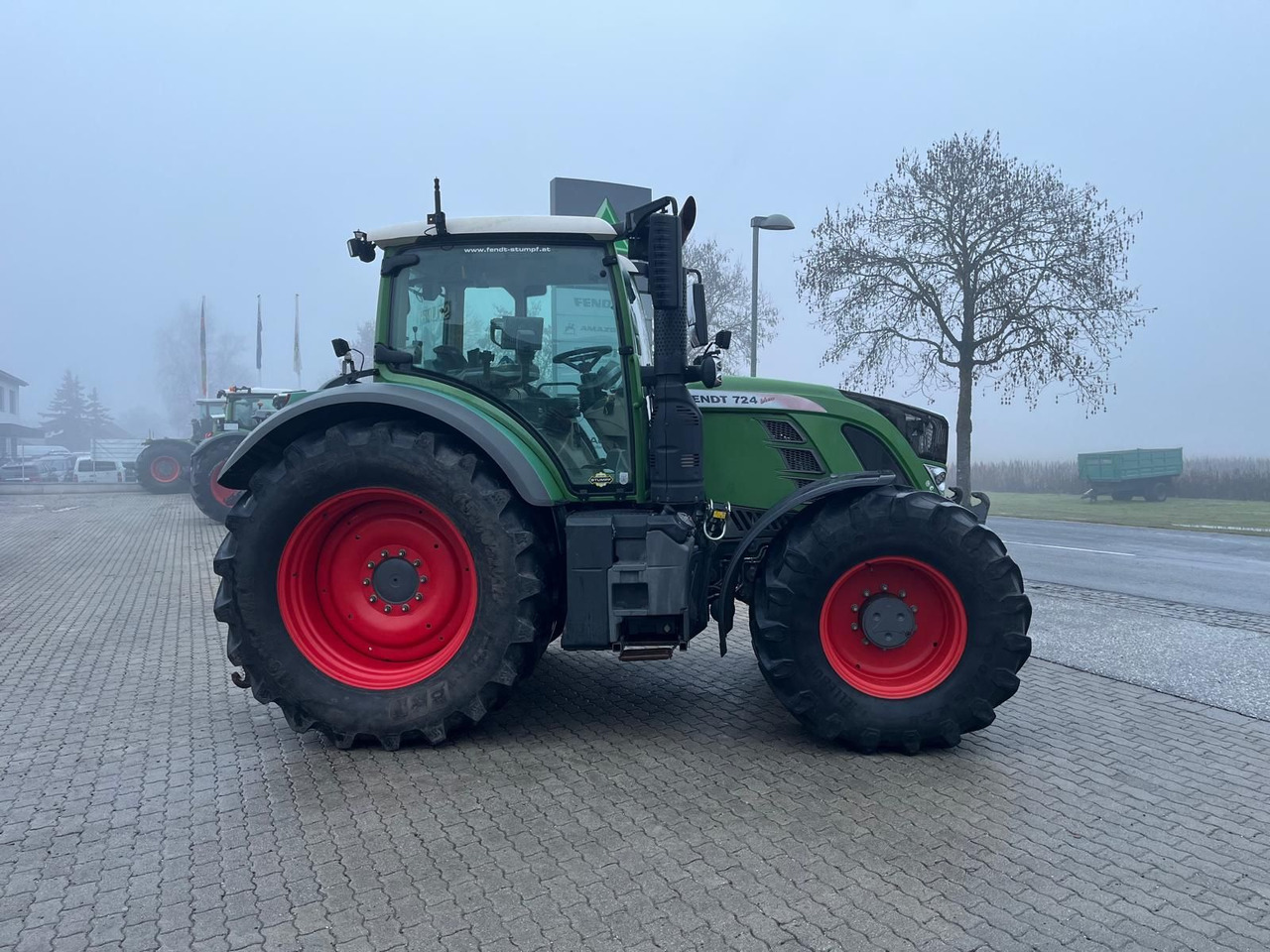 Fendt 724 Vario - Farm tractor: picture 3 Fendt 724 Vario - Farm tractor: picture 3